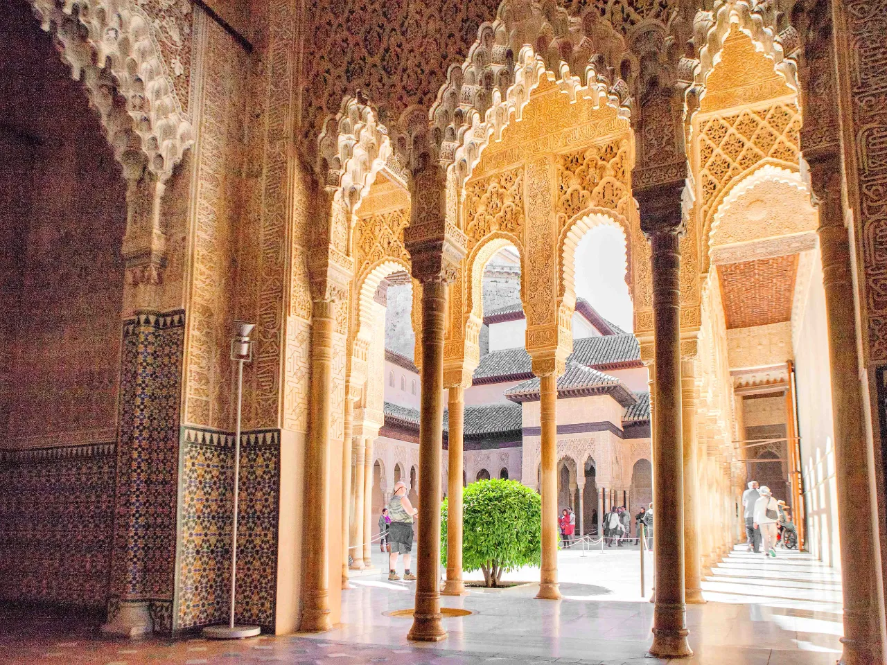 Alhambra är ett av världens vackraste monument Alhambra är ett av världens vackraste monument