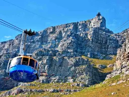 Turen med linbanan upp till Taffelberget tar ca 5 minuter Turen med linbanan upp till Taffelberget tar ca 5 minuter